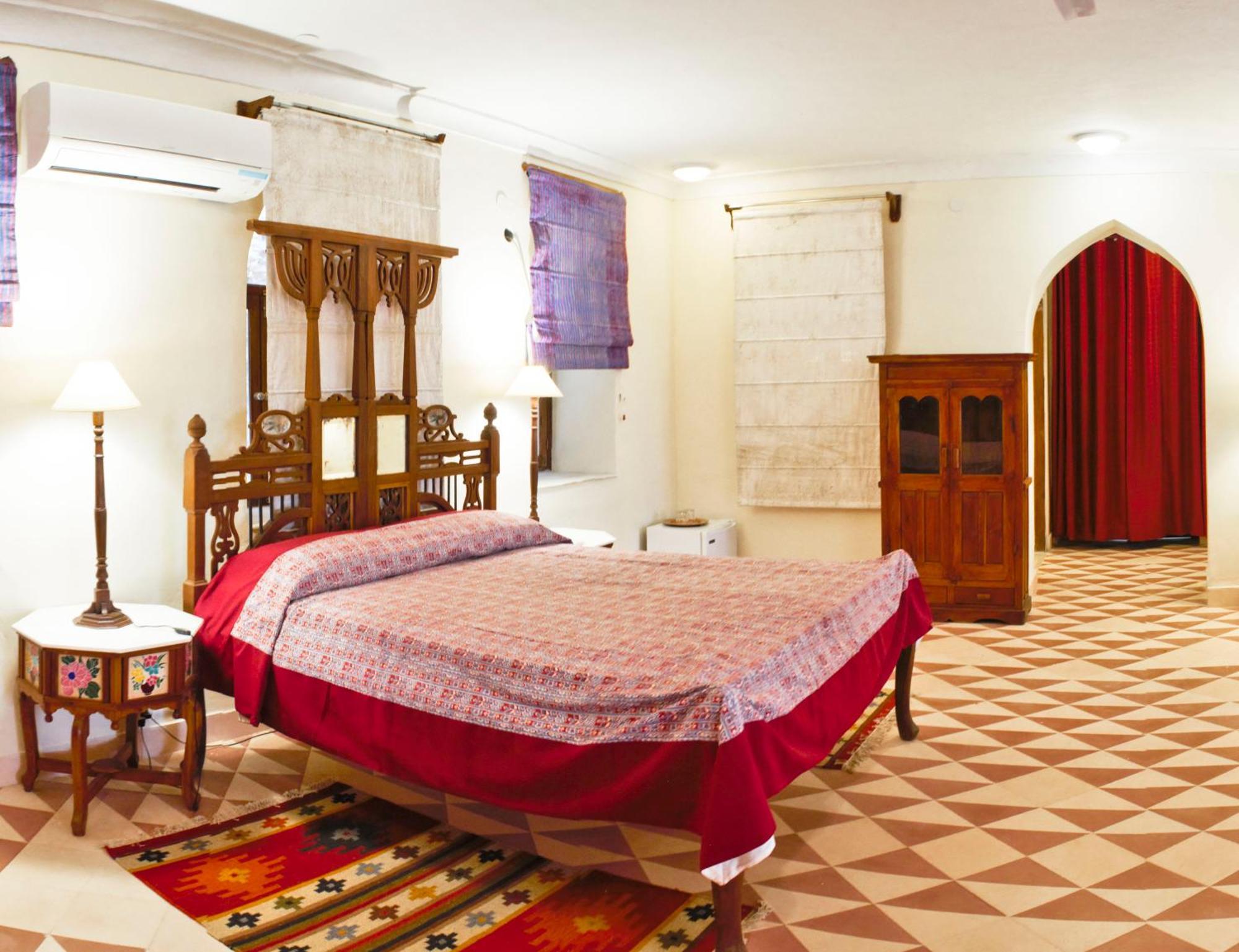 Neemrana'S - Tijara Fort Palace Exterior photo