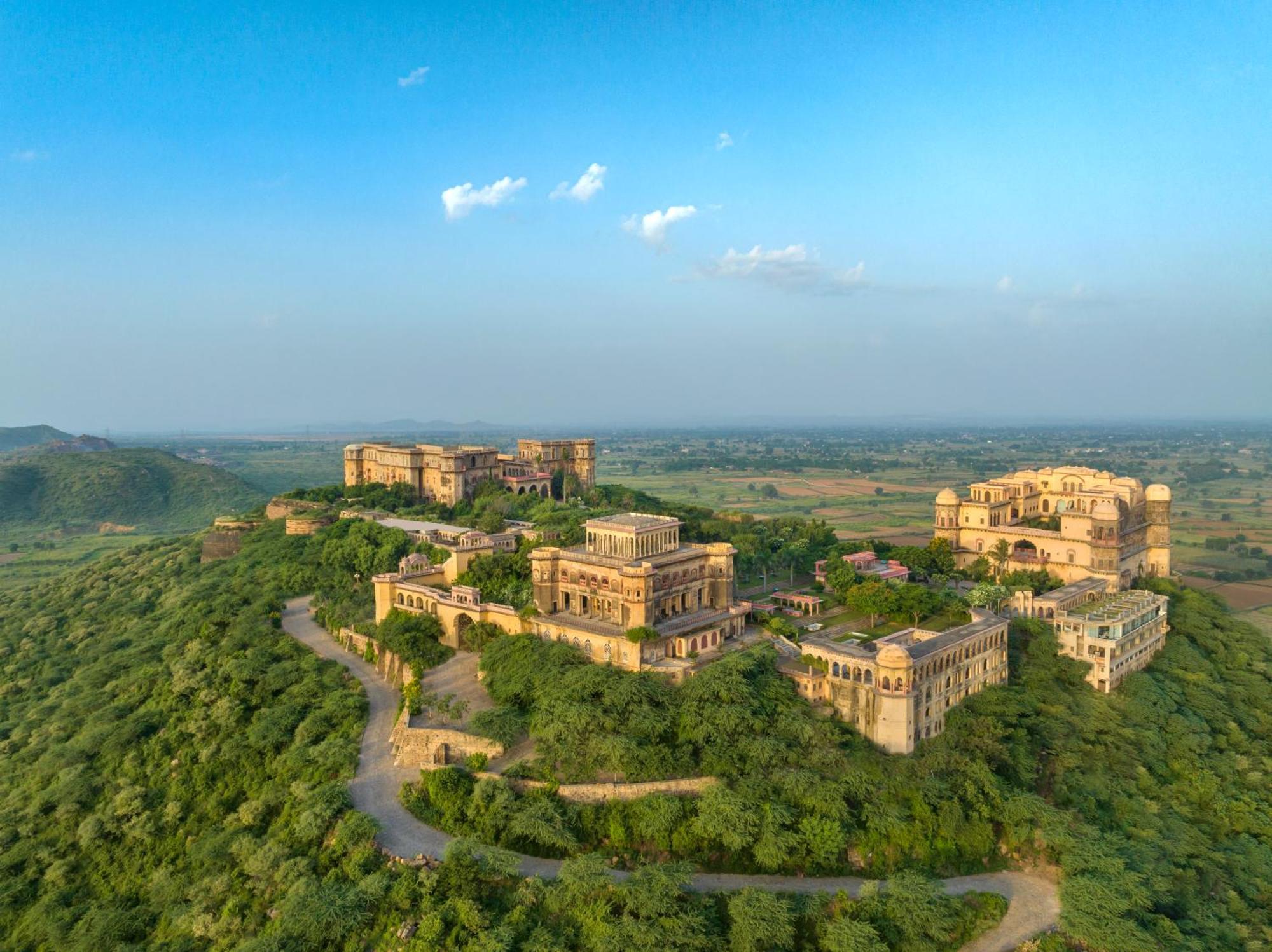 Neemrana'S - Tijara Fort Palace Exterior photo