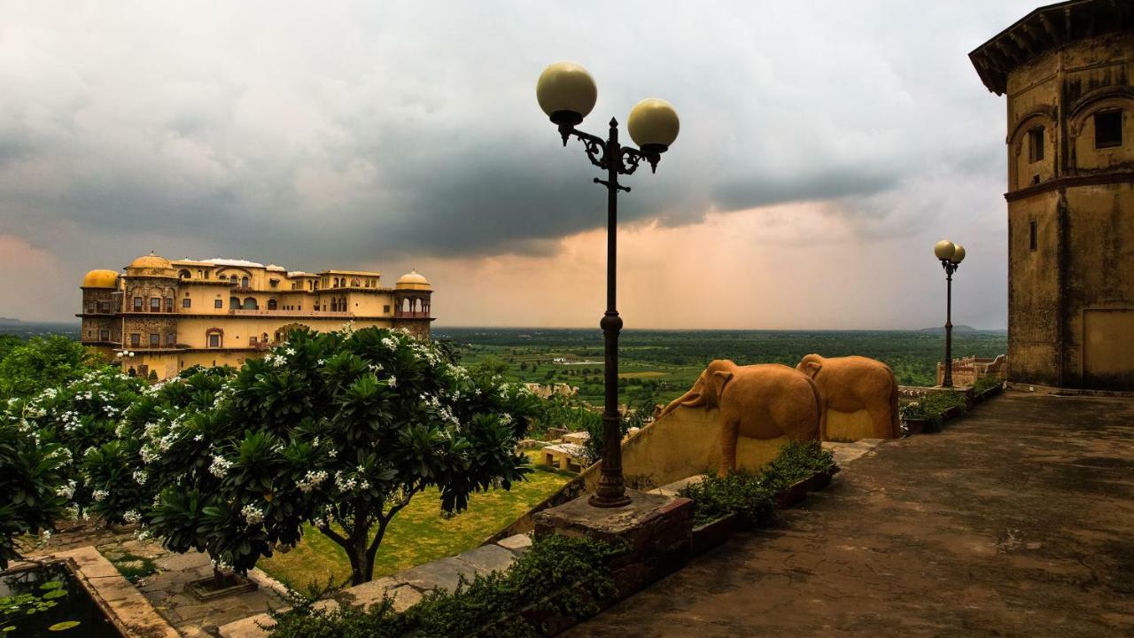 Neemrana'S - Tijara Fort Palace Hotel Exterior photo